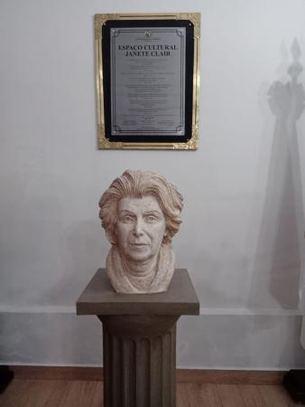 Descerramento do busto da Insigne escritora conquistense Janete Clair 